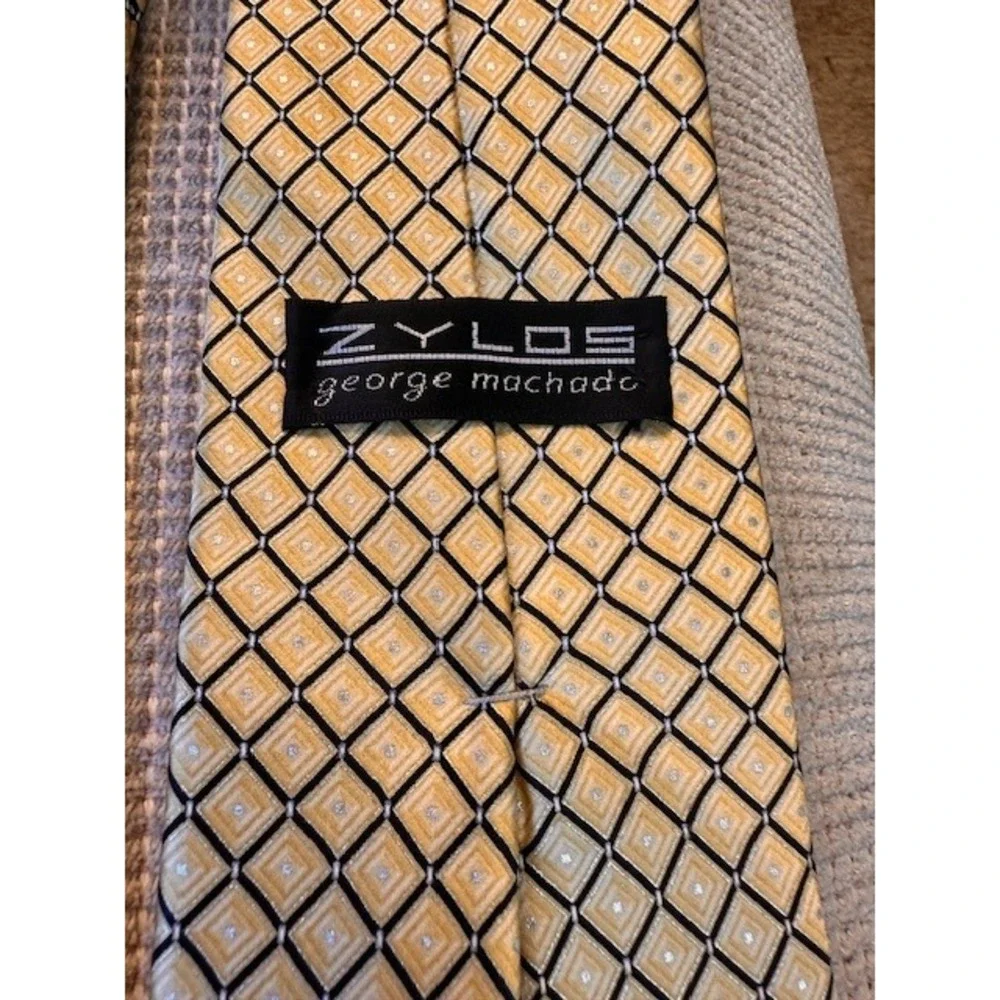 Zylos George Machado Mens Gold‎ Black Geometric Diamond 100% Silk Necktie Tie